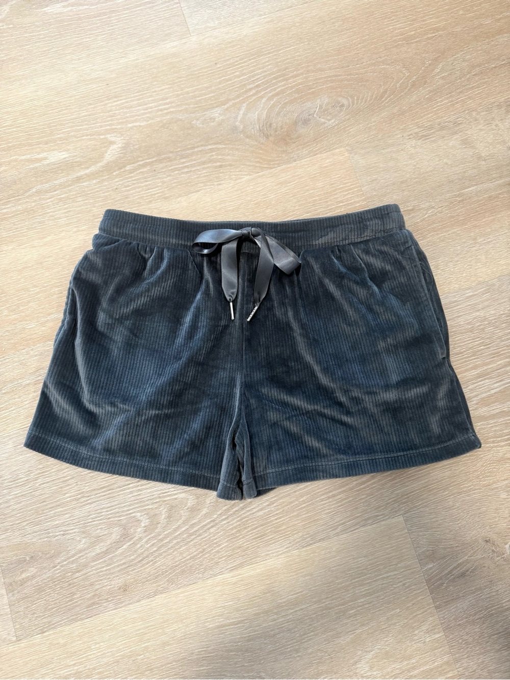 Black Velour Lounge Shorts with Satin Tie 251